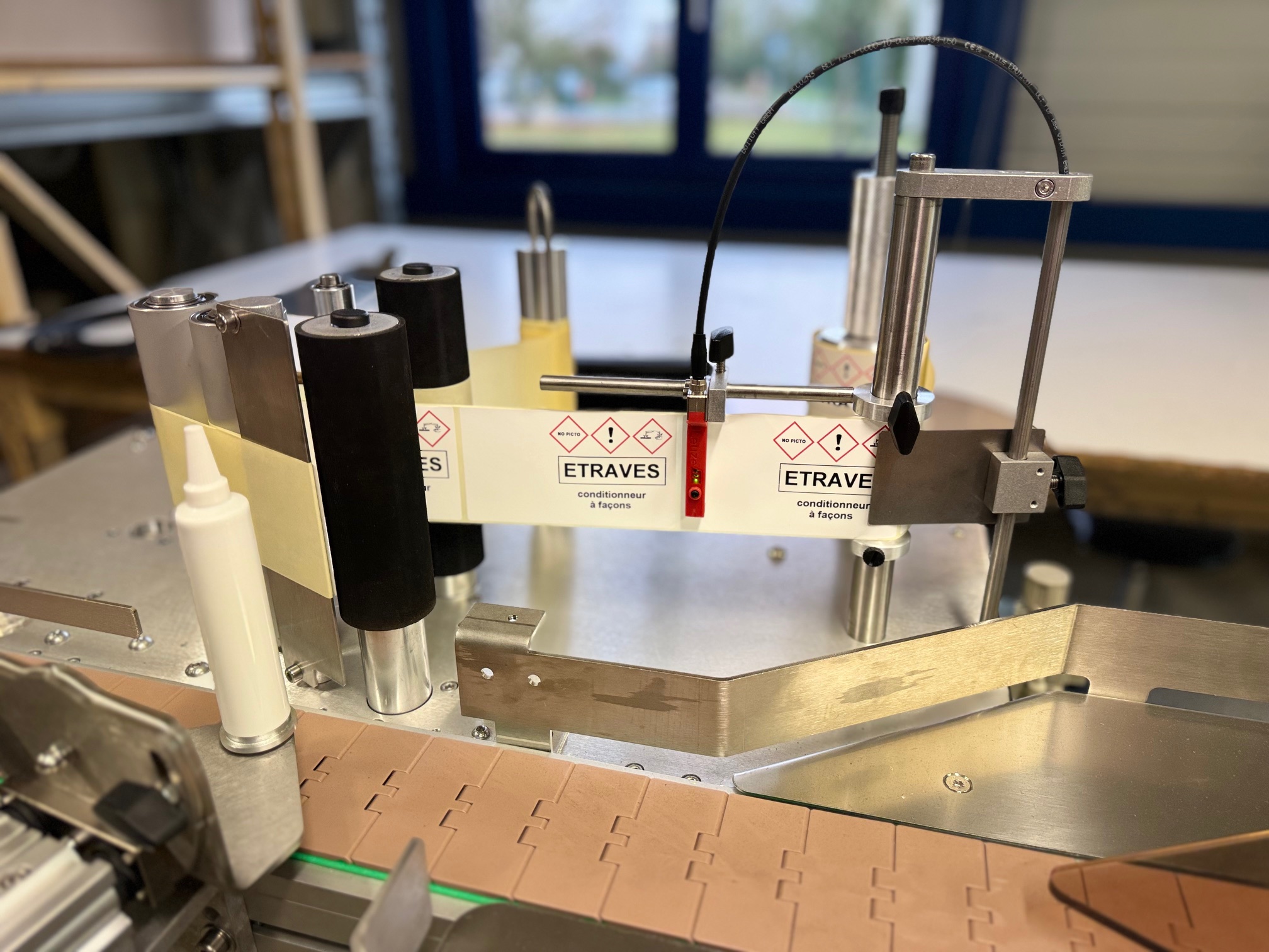 Machine d'étiquetage de tubes